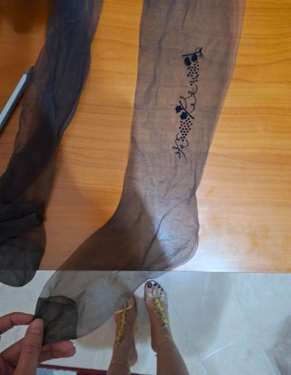 Calze velate con decorazioni