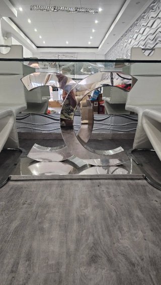 Mesa Comedor Diseño Moderno + 4 Sillas Piel