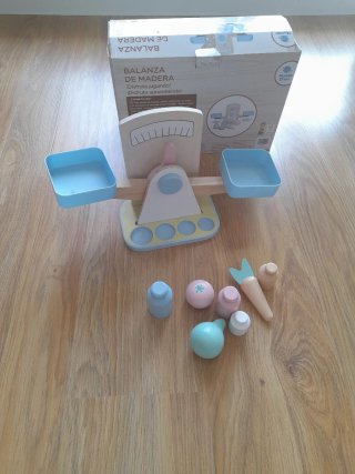 Balanza de Madera para Niños
