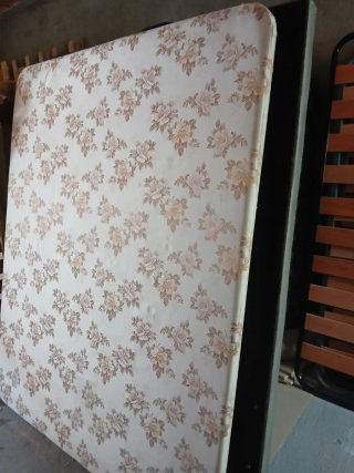 Base tapizada 160x200cm con patas