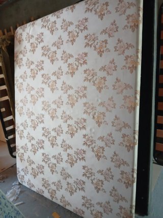 Base tapizada 160x200cm con patas