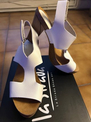 Sandalias de piel blancas