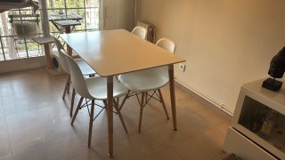 Mesa de comedor y 4 sillas
