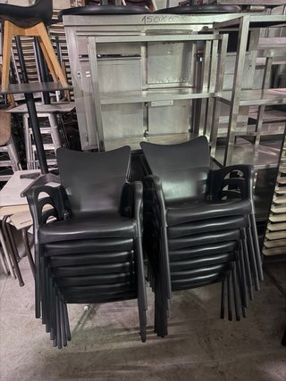 Sillas de terraza apilables a 12€ cada una