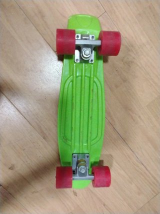Monopatín verde