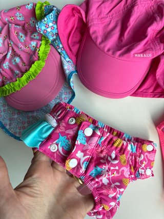Lote Verano Niña: Bañadores y Gorras