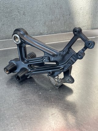Soporte estribera derecha traser KTM Duke 125 2019