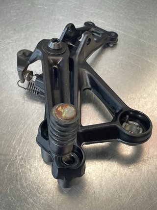 Soporte estribera derecha traser KTM Duke 125 2019