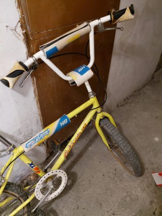 Bicicleta BMX California BH Amarilla
