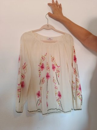 Blusa NIZA bordada floral M/38