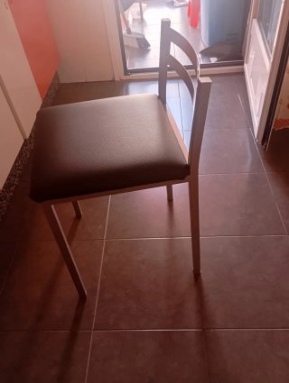 Taburete cocina respaldo 68cm. 2 disponibles