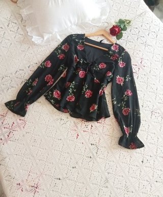 Elegante blusa negra con flores rosas TSM