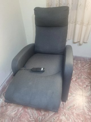 Sillón de descanso eléctrico gris