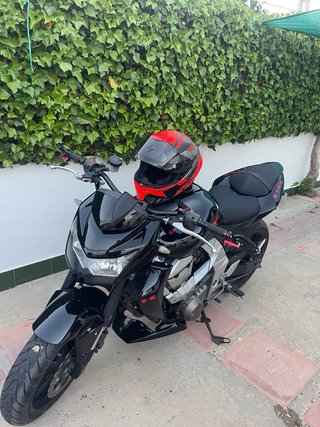 Kawasaki Z750 Negra y Roja