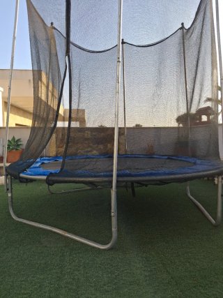 Cama elástica con red de seguridad