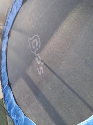 Cama elástica con red de seguridad