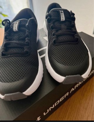 Sneakers Under Armour per bambini nere e bianche