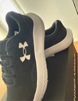 Sneakers Under Armour per bambini nere e bianche