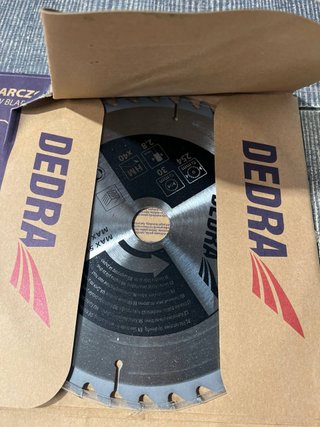 Sierra circular Dedra DED7754T3