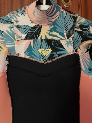 Neopreno niña Roxy estampado floral