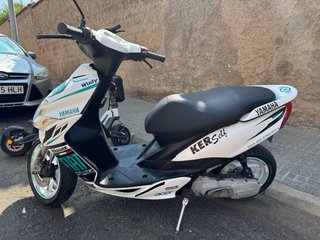 Yamaha Jog RR  Blanca y azul