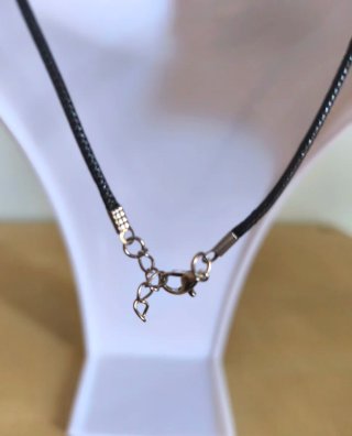 Collana Corda Nera Ciondolo Gatto Multicolore