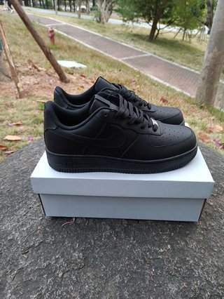 Nike Air Force 1 Triple Black Talla 37.5