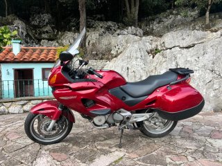 Honda Deauville 650 Roja