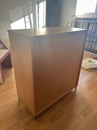 Cómoda de madera y metal