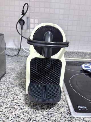 Cafetera Nespresso Inissia EN80 Crema