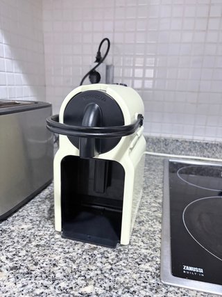 Cafetera Nespresso Inissia EN80 Crema