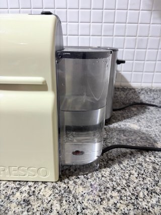 Cafetera Nespresso Inissia EN80 Crema