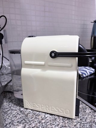 Cafetera Nespresso Inissia EN80 Crema