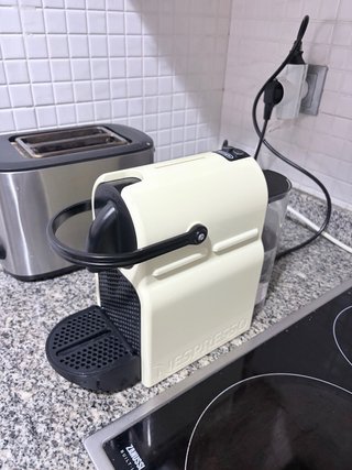 Cafetera Nespresso Inissia EN80 Crema