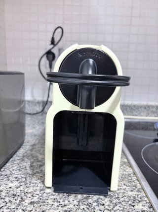 Cafetera Nespresso Inissia EN80 Crema