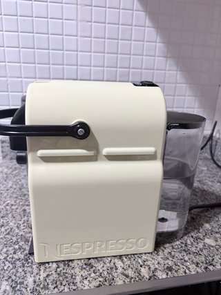 Cafetera Nespresso Inissia EN80 Crema