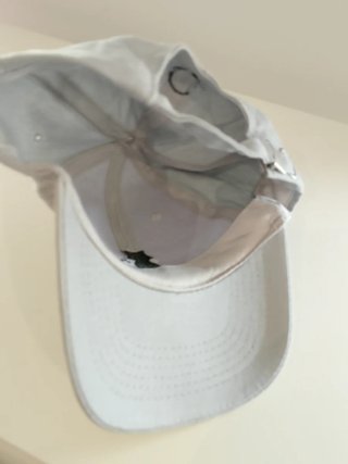 Gorra unisex gris con gato negro