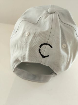 Gorra unisex gris con gato negro