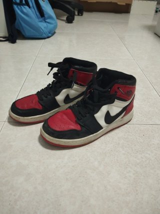 Zapatillas Nike Negras y Rojas
