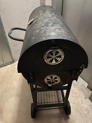 Barbacoa de carbón negra