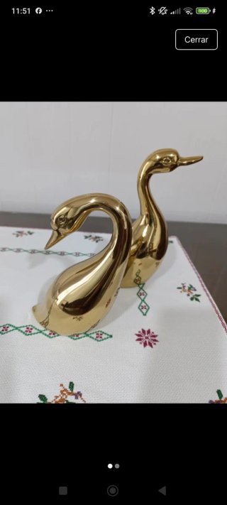 2 Figuras de Pato Dorado