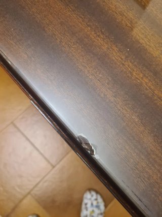 Mesa de comedor de madera