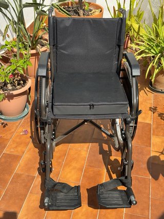 Silla de ruedas marca Prim con cojín ergonómico