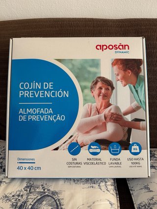 Silla de ruedas marca Prim con cojín ergonómico