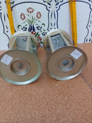 2 Portavelas dorados de metal y cristal
