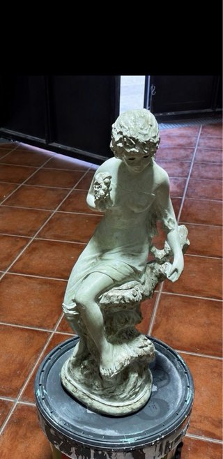 Estatua Antigua Mujer Sentada
