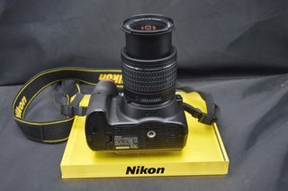 Nikon D3300 + Objetivo 18-55mm (24MP)