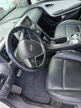 Opel Ampera 2013