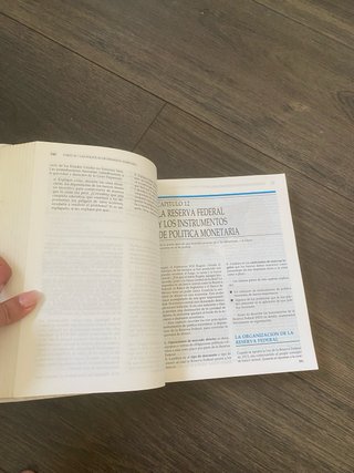 Economia - 4 Edicion (Spanish Edition)