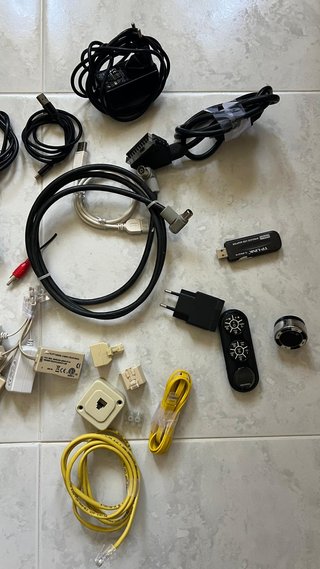 Lote Informática: Routers, Cables y Cargadores